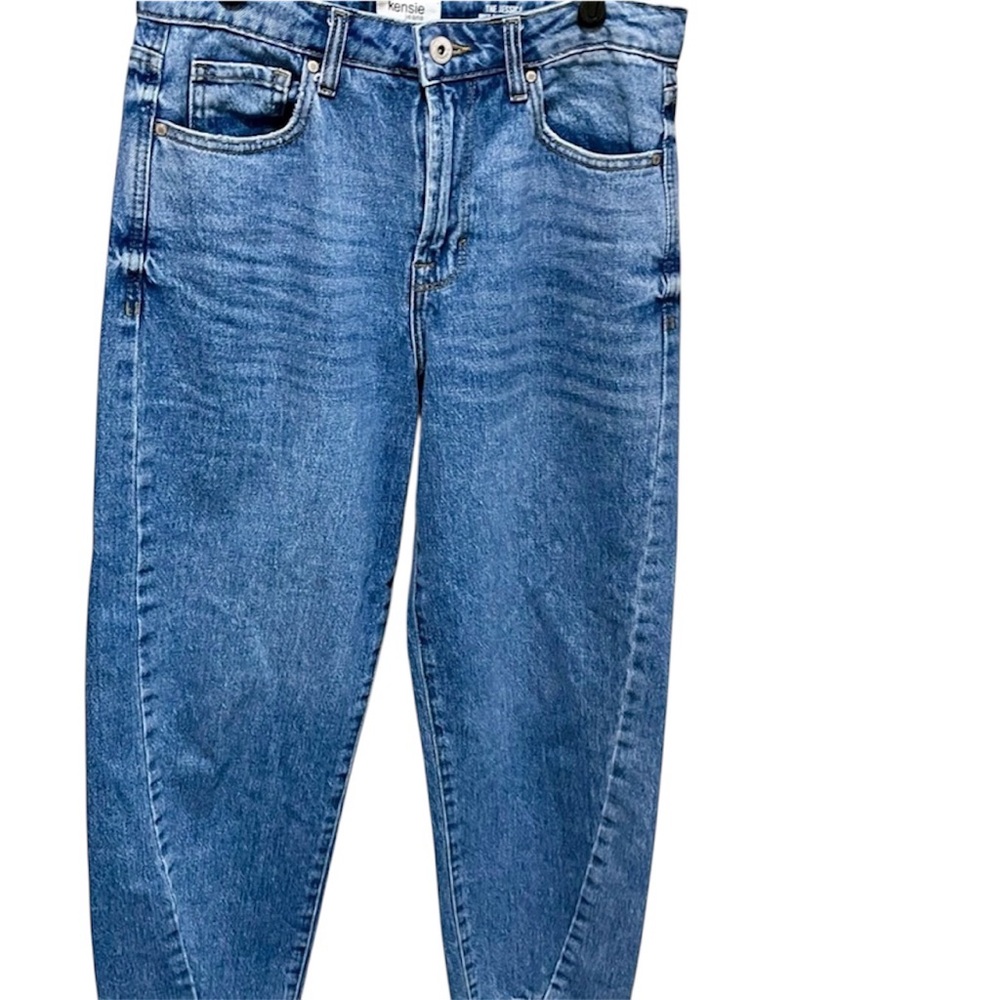 Kensie Women's Straight Leg Jeans in Medium Blue w/ twist seam